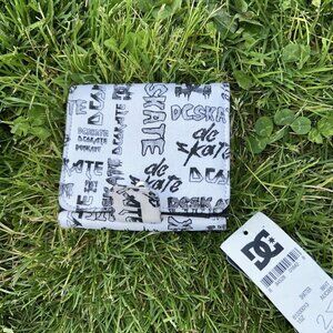 DC Skate Black And White Bifold Wallet New old stock